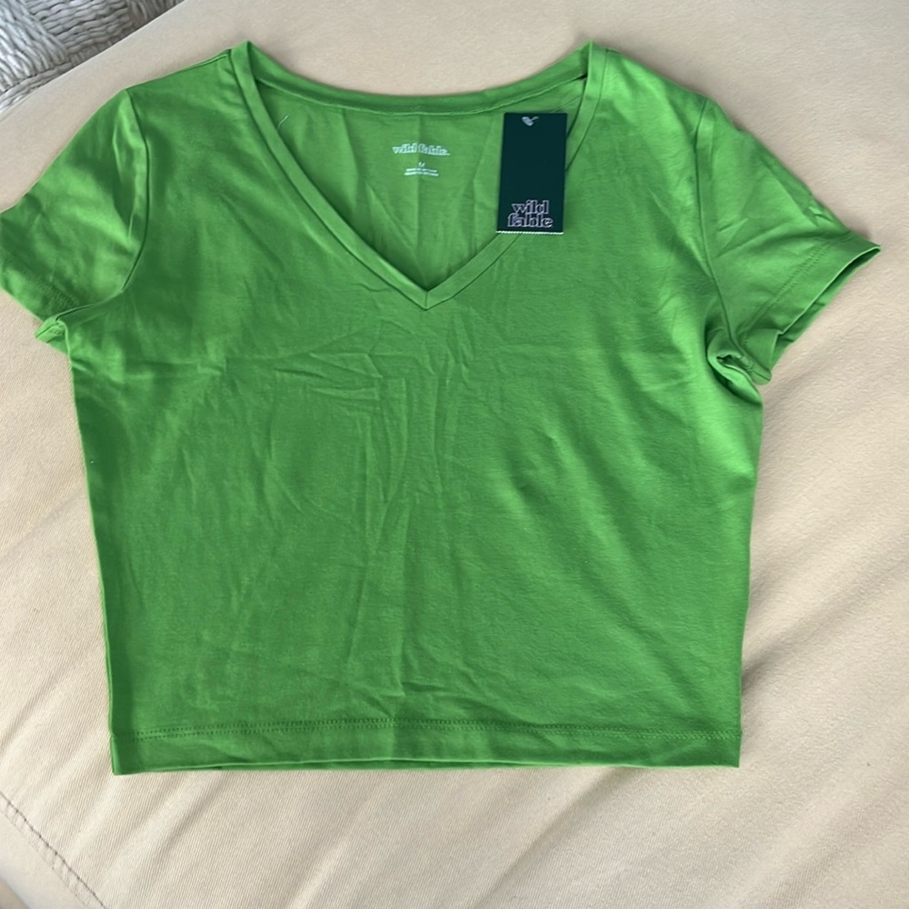 wild fable V-neck t-shirt size medium nwt